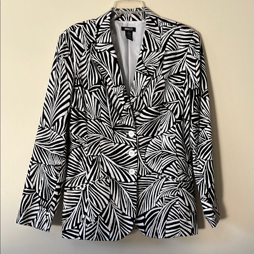 Black and White Patterned Women's Fitted Jacket